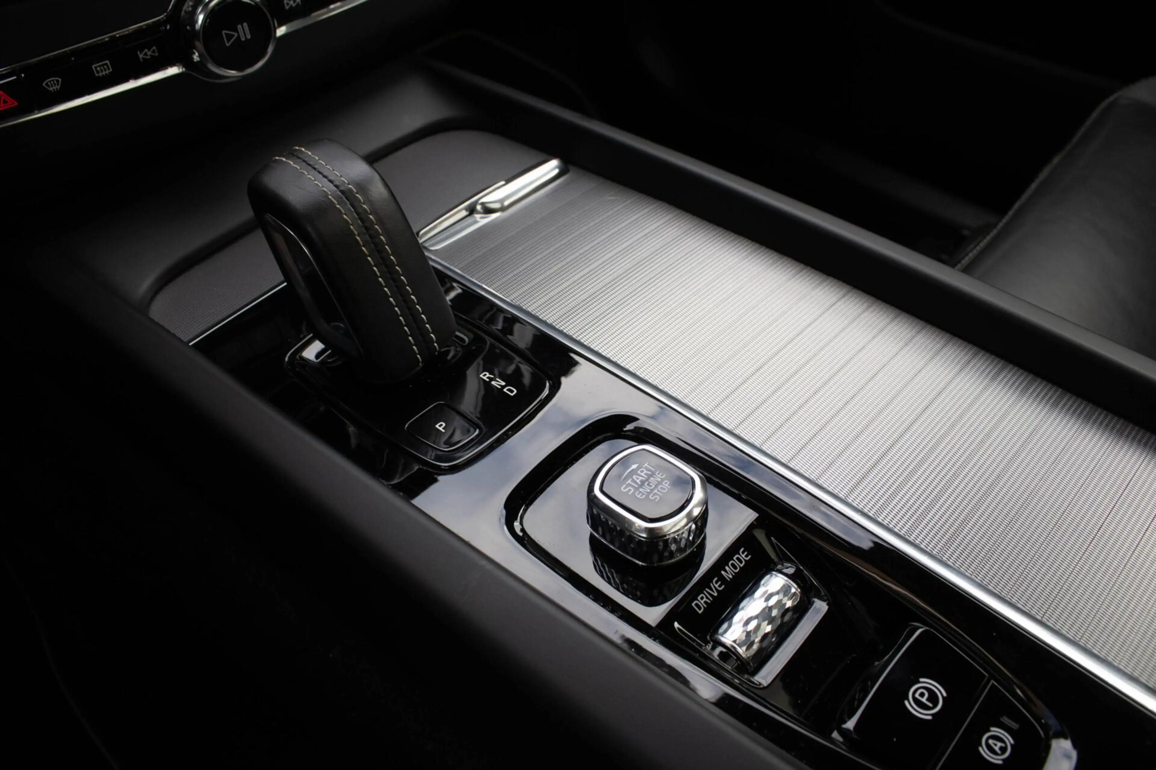 Volvo XC60 2.0 PHEV T6 AWD R-Design|360 Camera|Stuur+Stoelver — photo 43