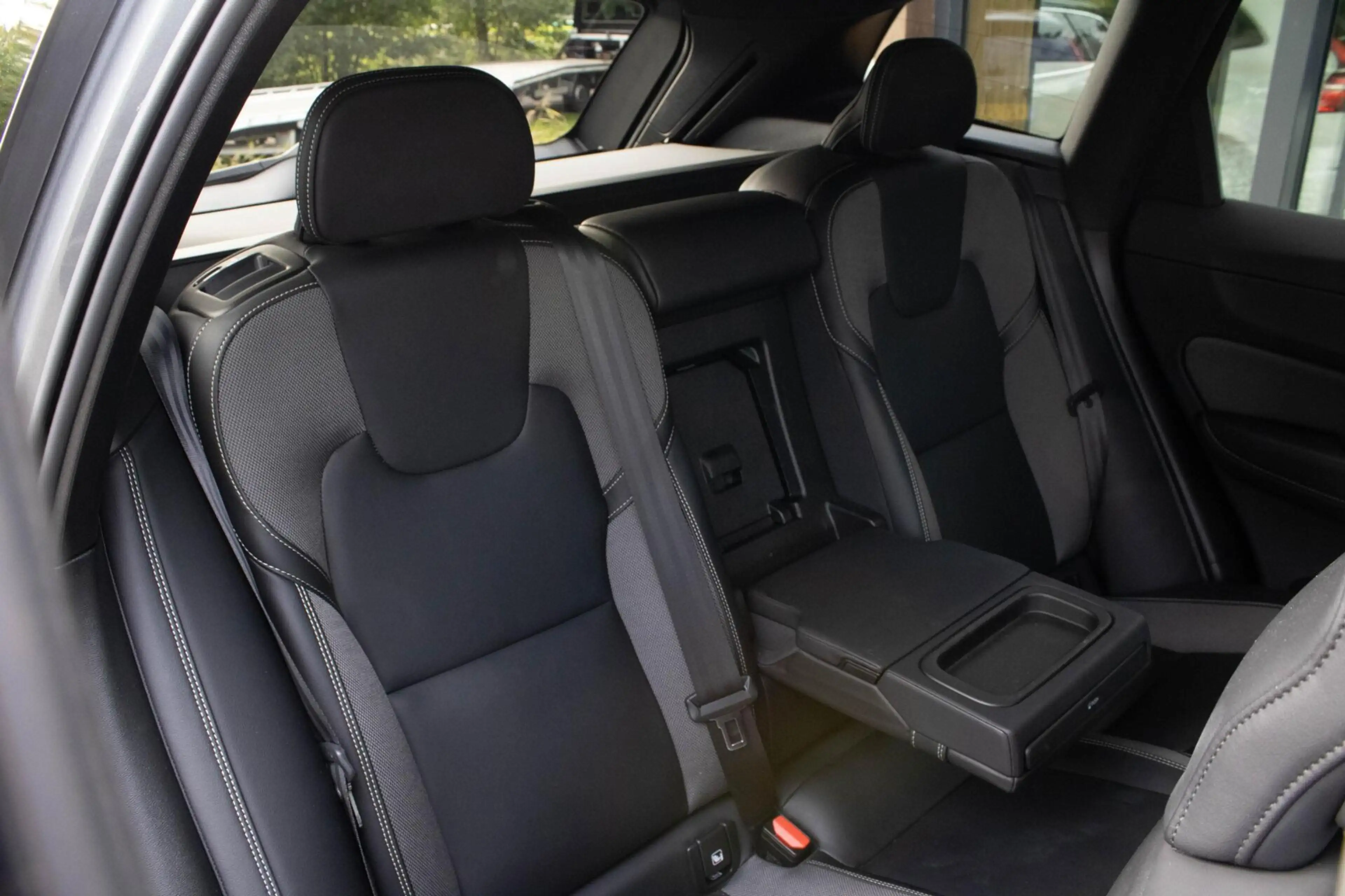 Volvo XC60 2.0 PHEV T6 AWD R-Design|360 Camera|Stuur+Stoelver — photo 46