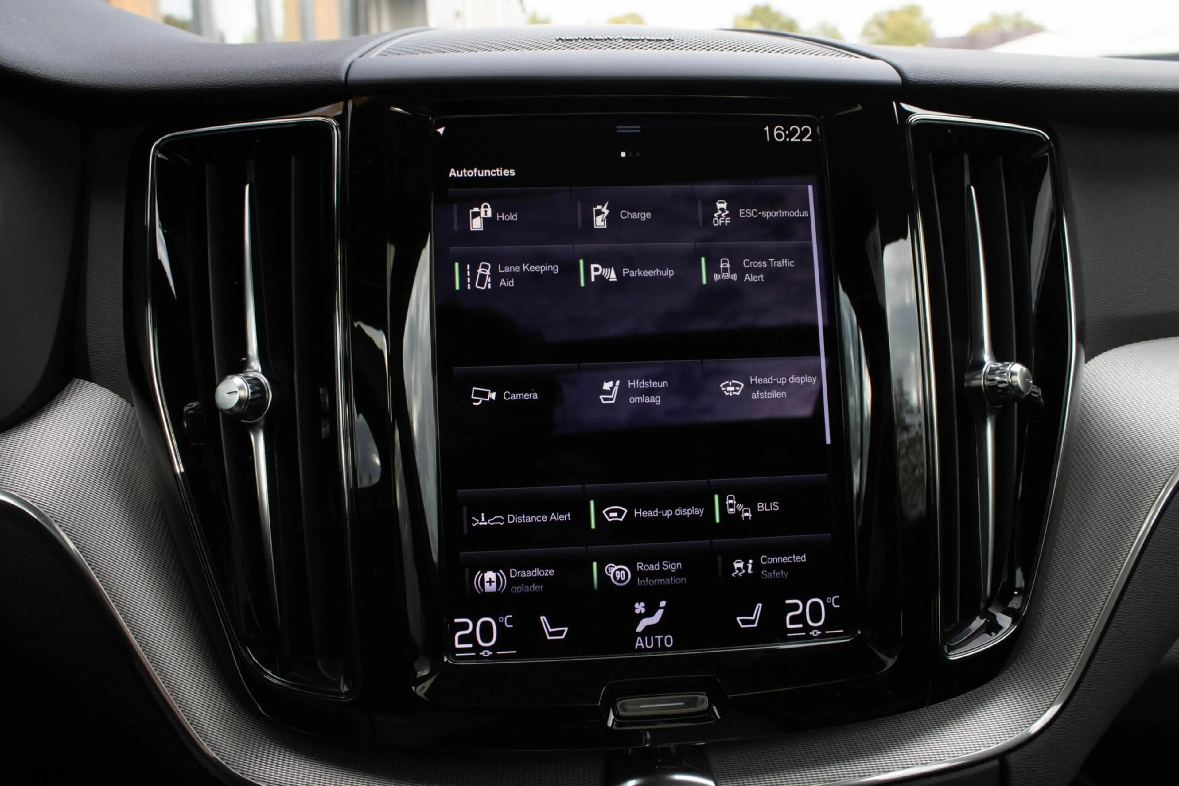 Volvo XC60 2.0 PHEV T6 AWD R-Design|360 Camera|Stuur+Stoelver — photo 38