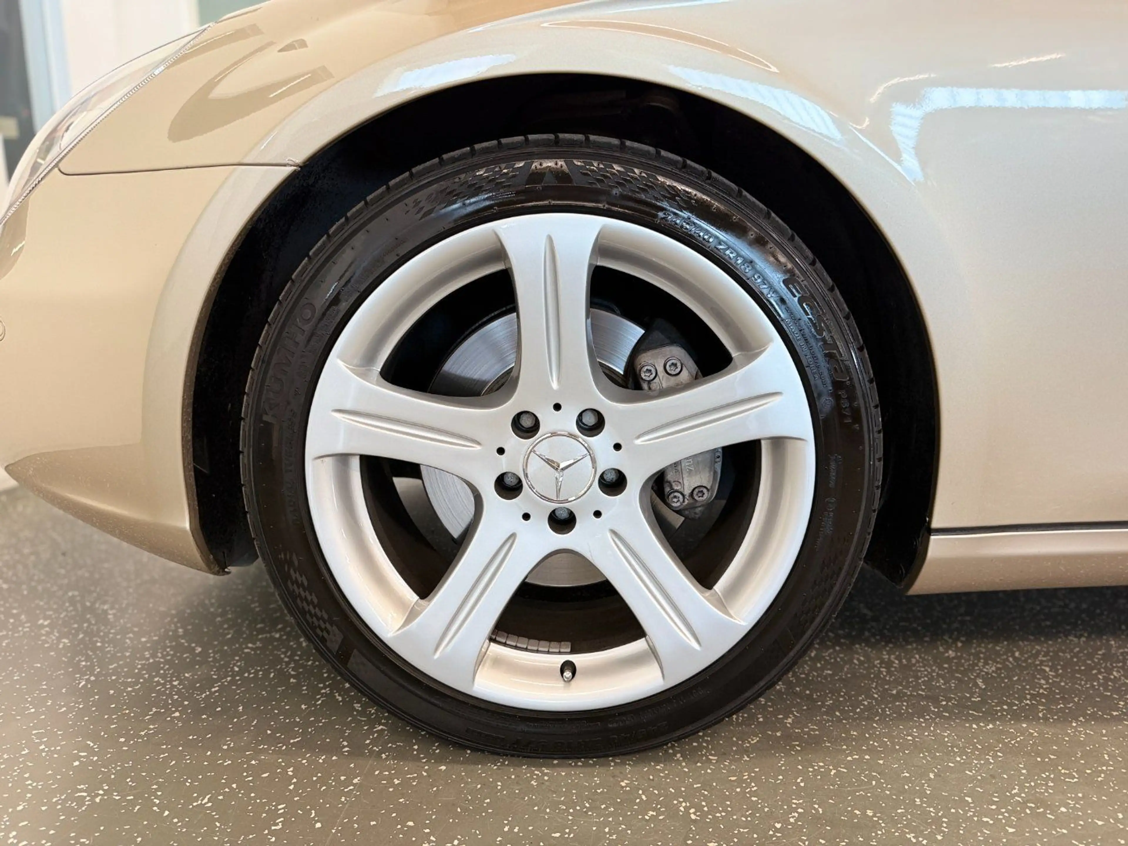 Mercedes-Benz CLS 350 — photo 12