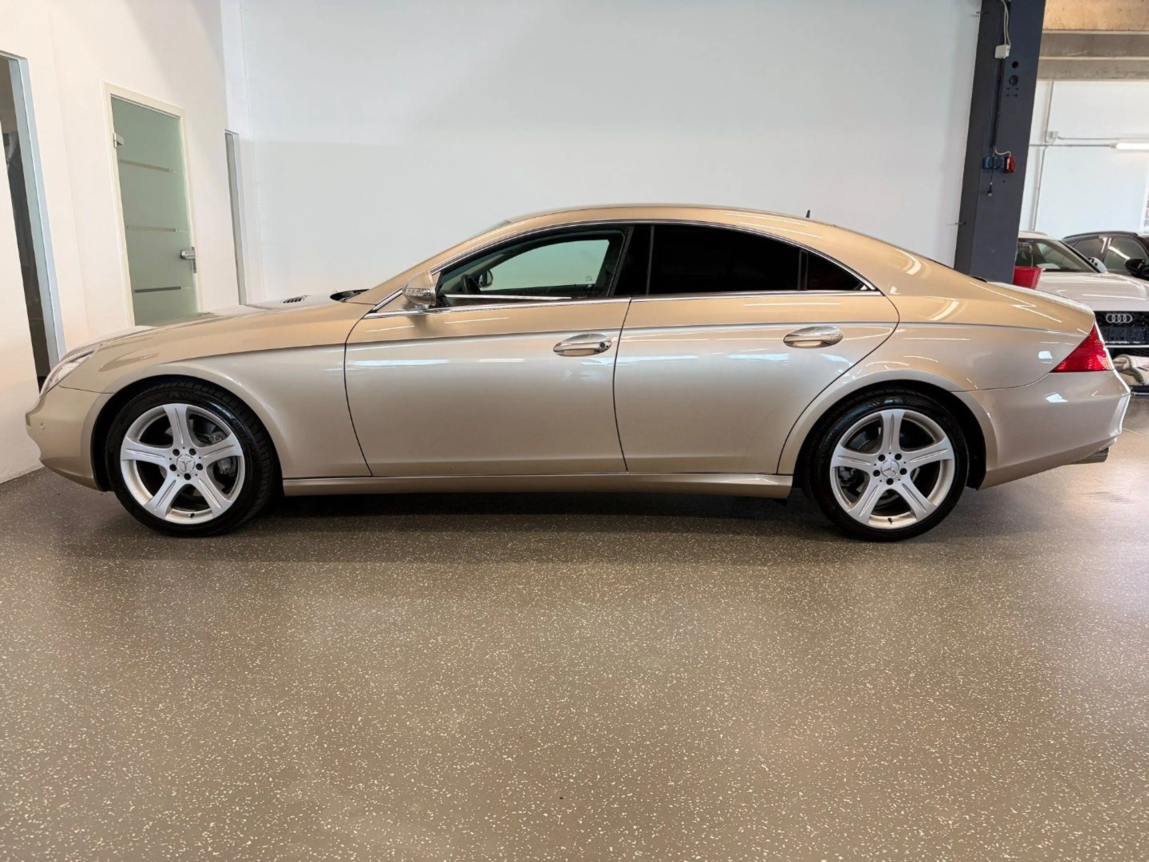 Mercedes-Benz CLS 350 — photo 8