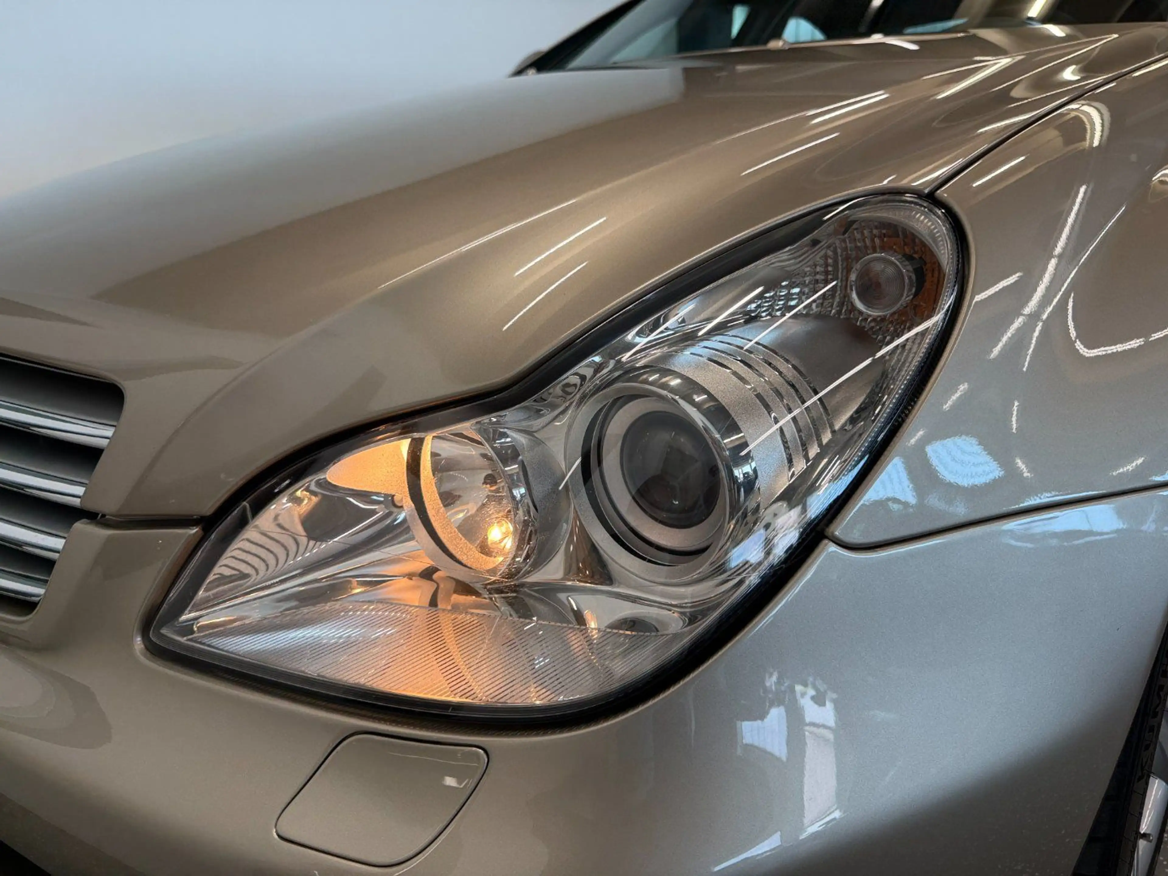 Mercedes-Benz CLS 350 — photo 10