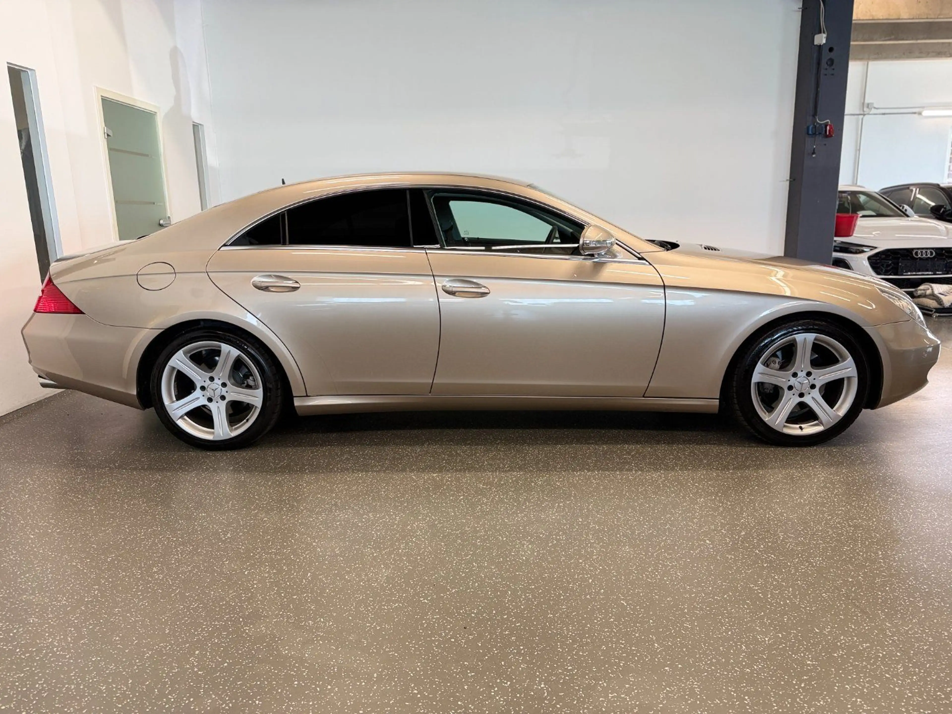 Mercedes-Benz CLS 350 — photo 4