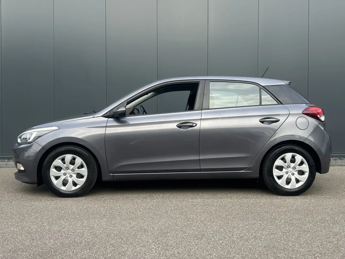 Hyundai i20 1.2 HP i-Motion Comfort Gris - 2
