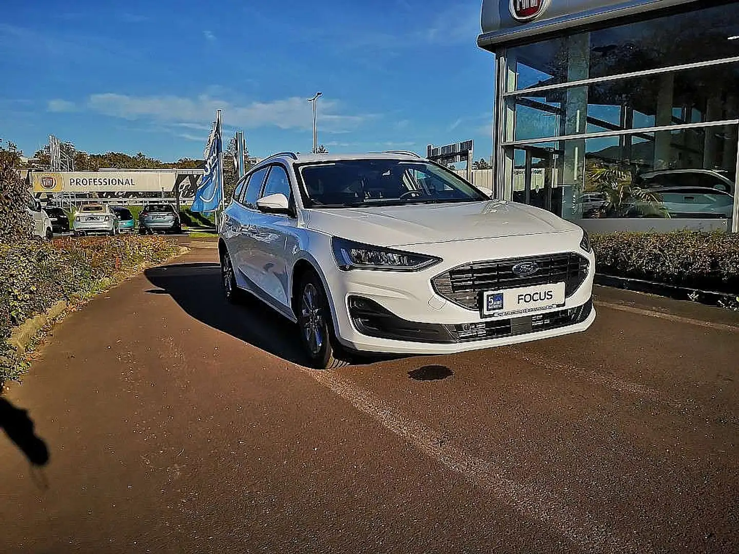 Ford Focus Turnier 1,0 EcoBoost Hybrid Titanium Edit... Blanc - 2