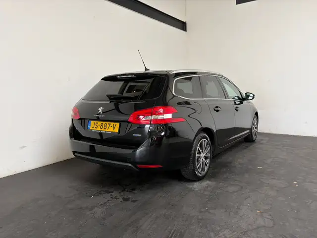 Peugeot 308 SW view 2