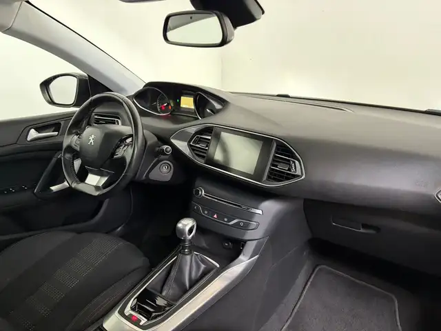 Peugeot 308 SW view 4