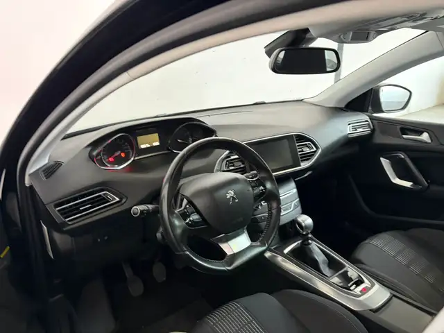 Peugeot 308 SW view 6