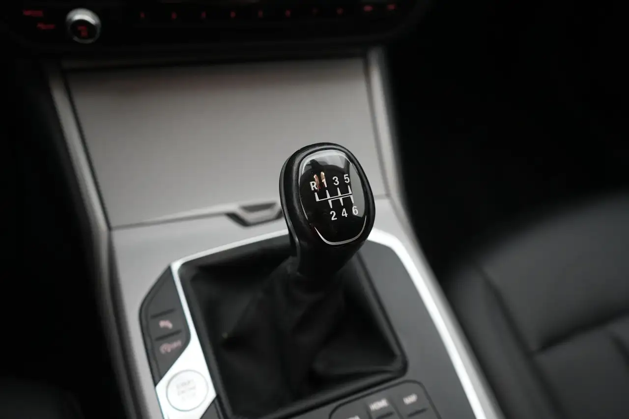 BMW 3 Series Mazda3 318d Business LEDER/CUIR LED GPS PDC Keyles, миниатюра 16