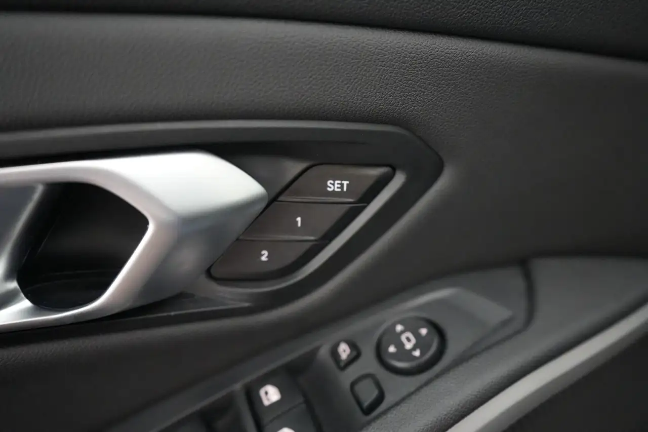 BMW 3 Series Mazda3 318d Business LEDER/CUIR LED GPS PDC Keyles, миниатюра 22