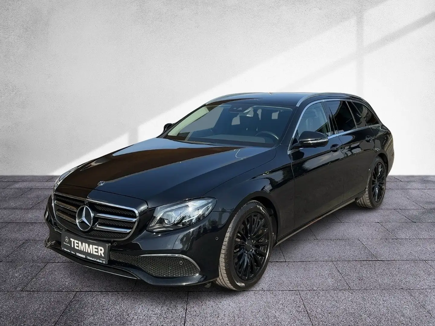 Mercedes-Benz E 220 d T-Modell Avantgarde Prem MBeam 360°Kam Schwarz - 2