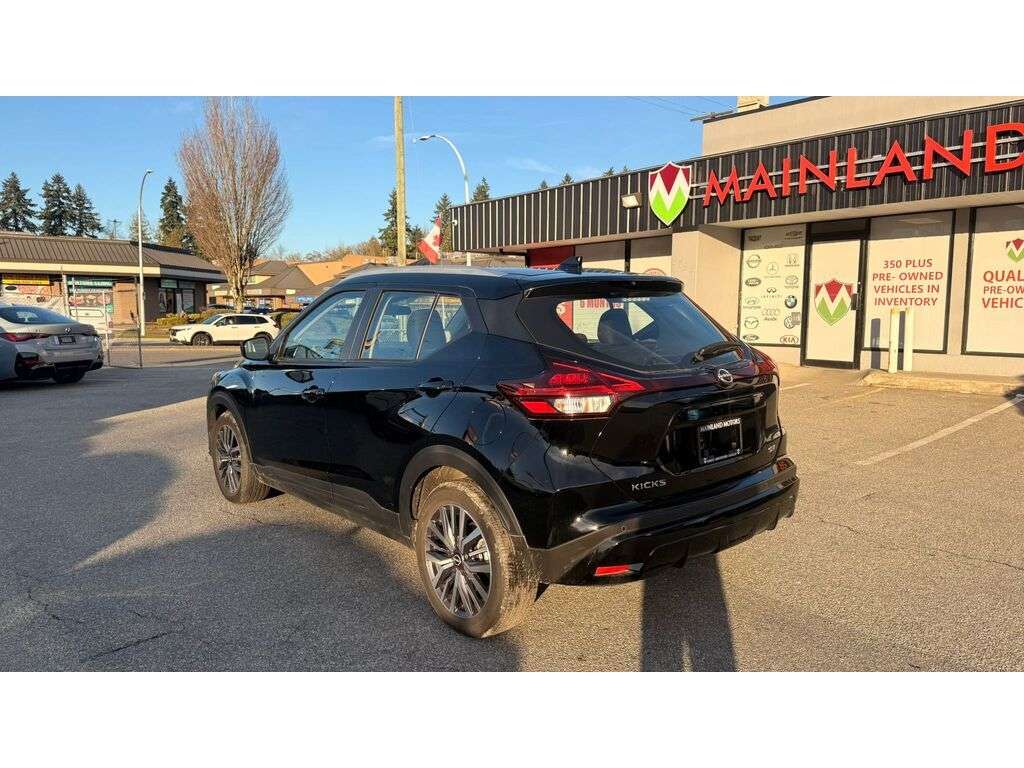 2024 Nissan Kicks — view 3