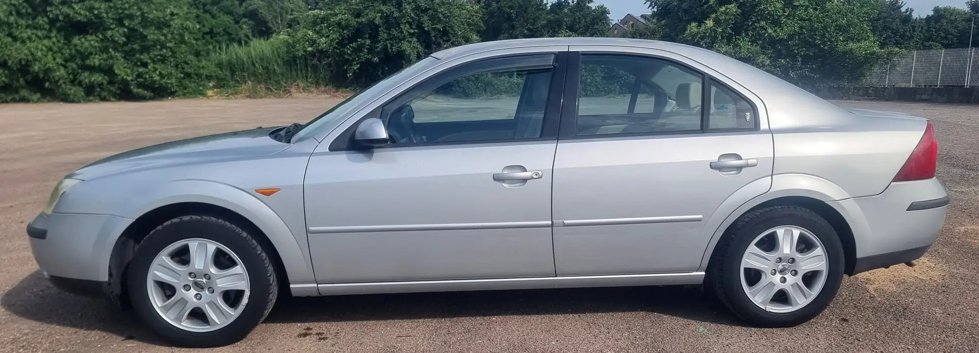 Ford Mondeo Mondeo II 2000 Berlina 4p 2.0 duratec he Ghia Argintiu - 2