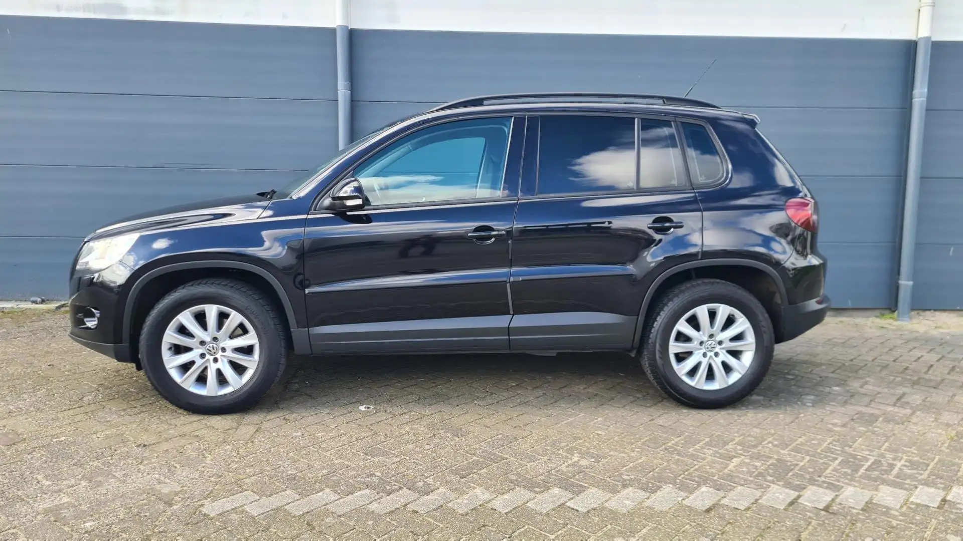 Volkswagen Tiguan 1.4 TSI Trend&Fun Zwart - 2