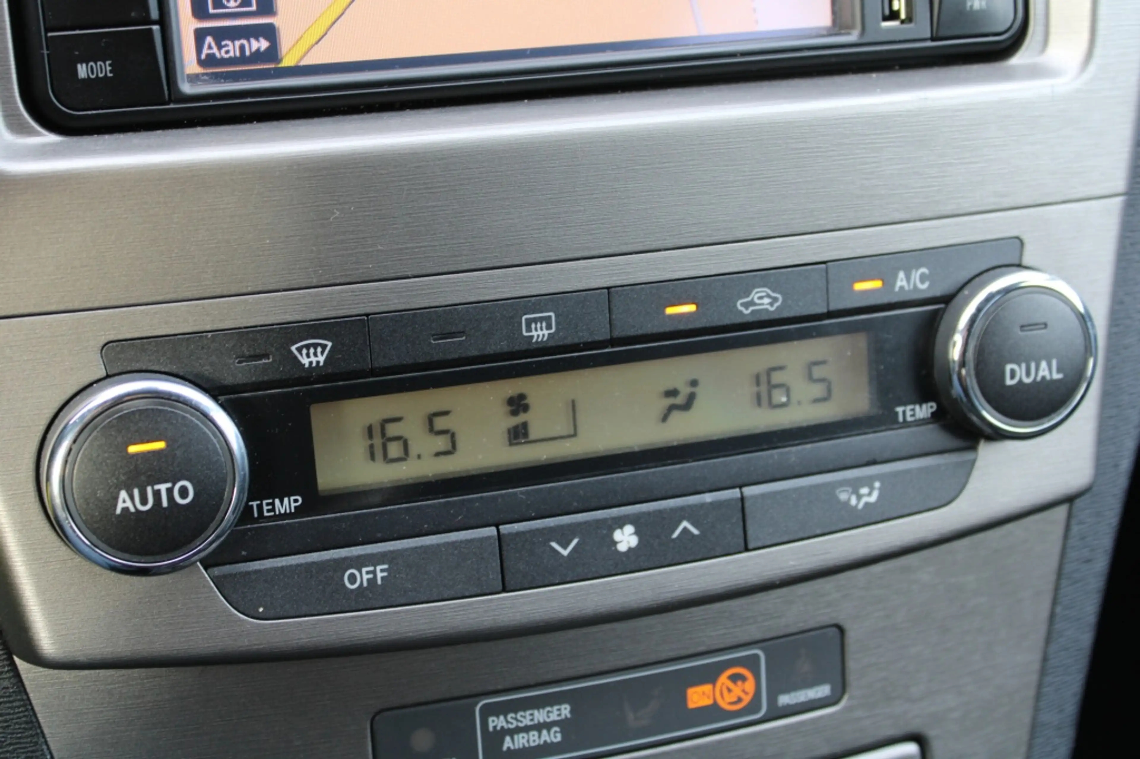 Toyota Avensis Wagon 2.0 VVTi Business — photo 13