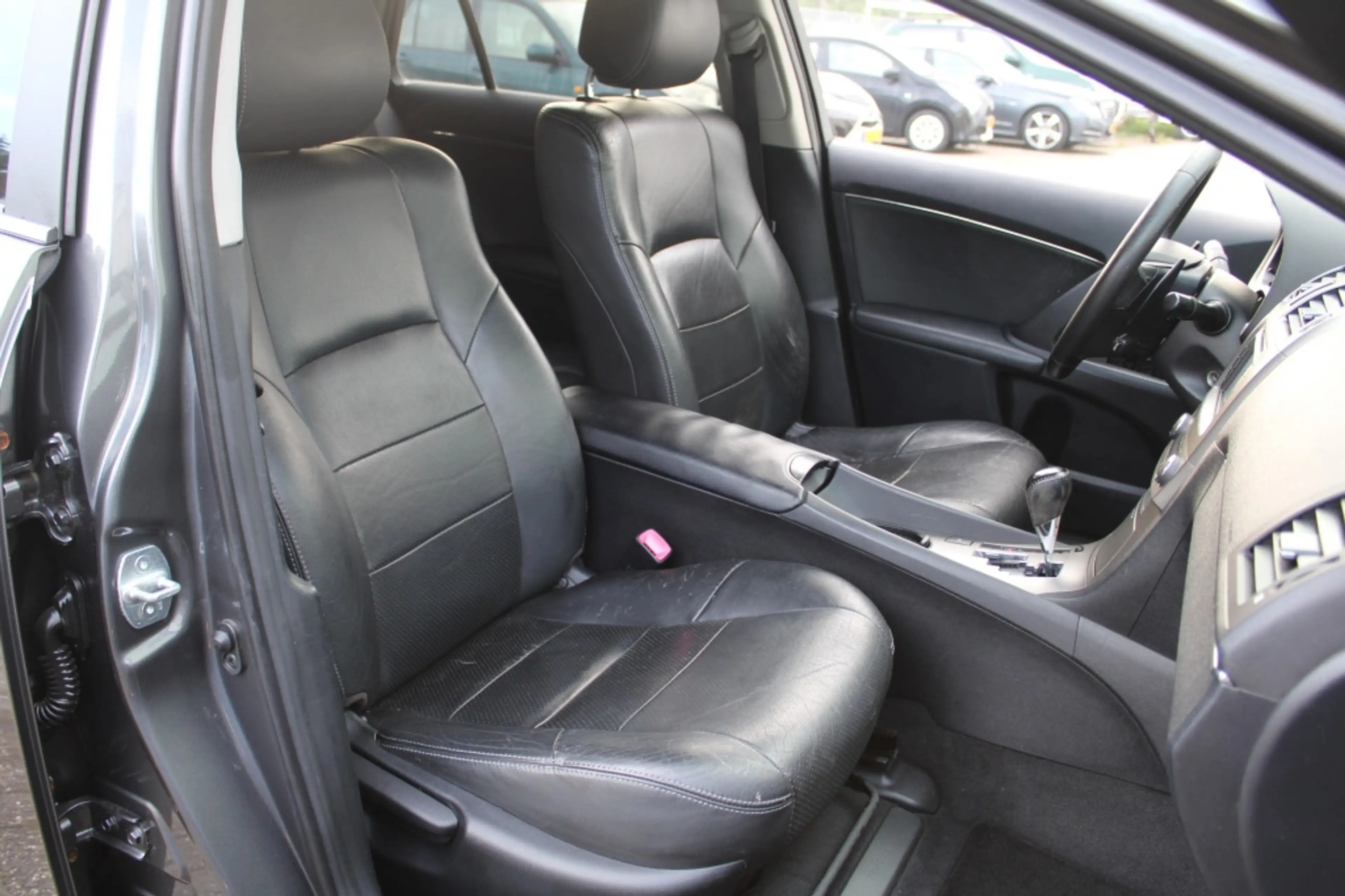 Toyota Avensis Wagon 2.0 VVTi Business — photo 24