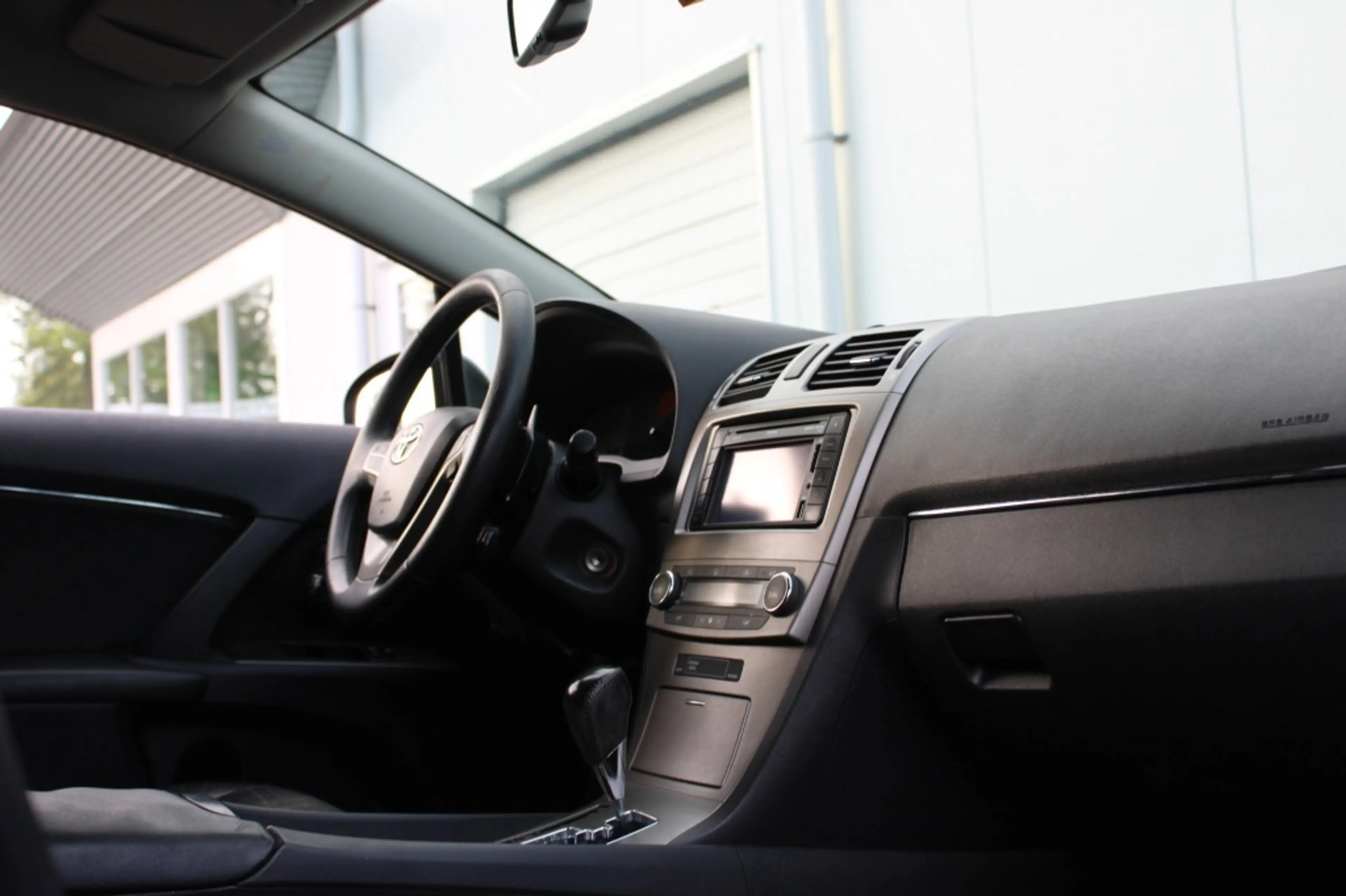 Toyota Avensis Wagon 2.0 VVTi Business — photo 23