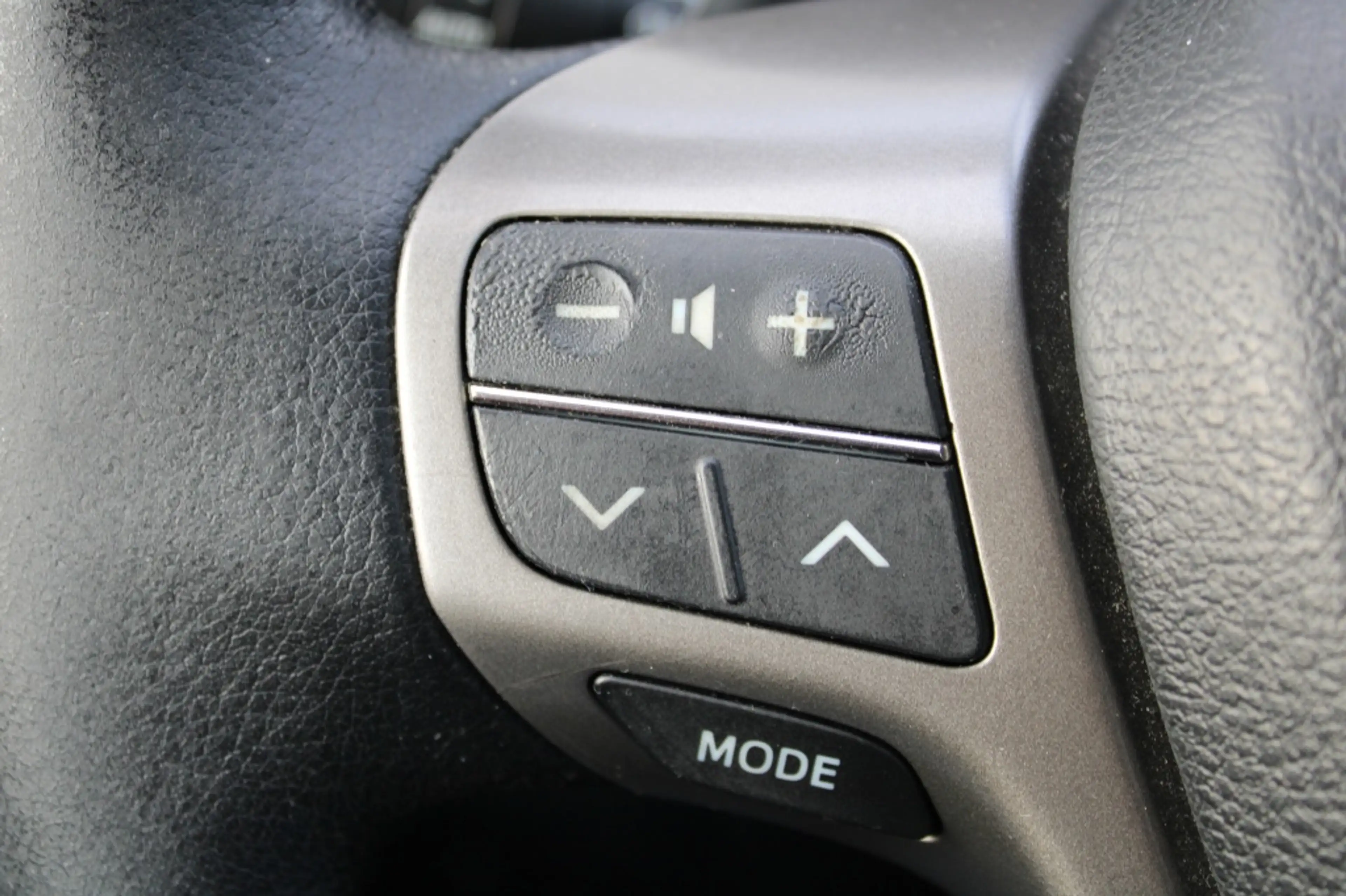Toyota Avensis Wagon 2.0 VVTi Business — photo 17