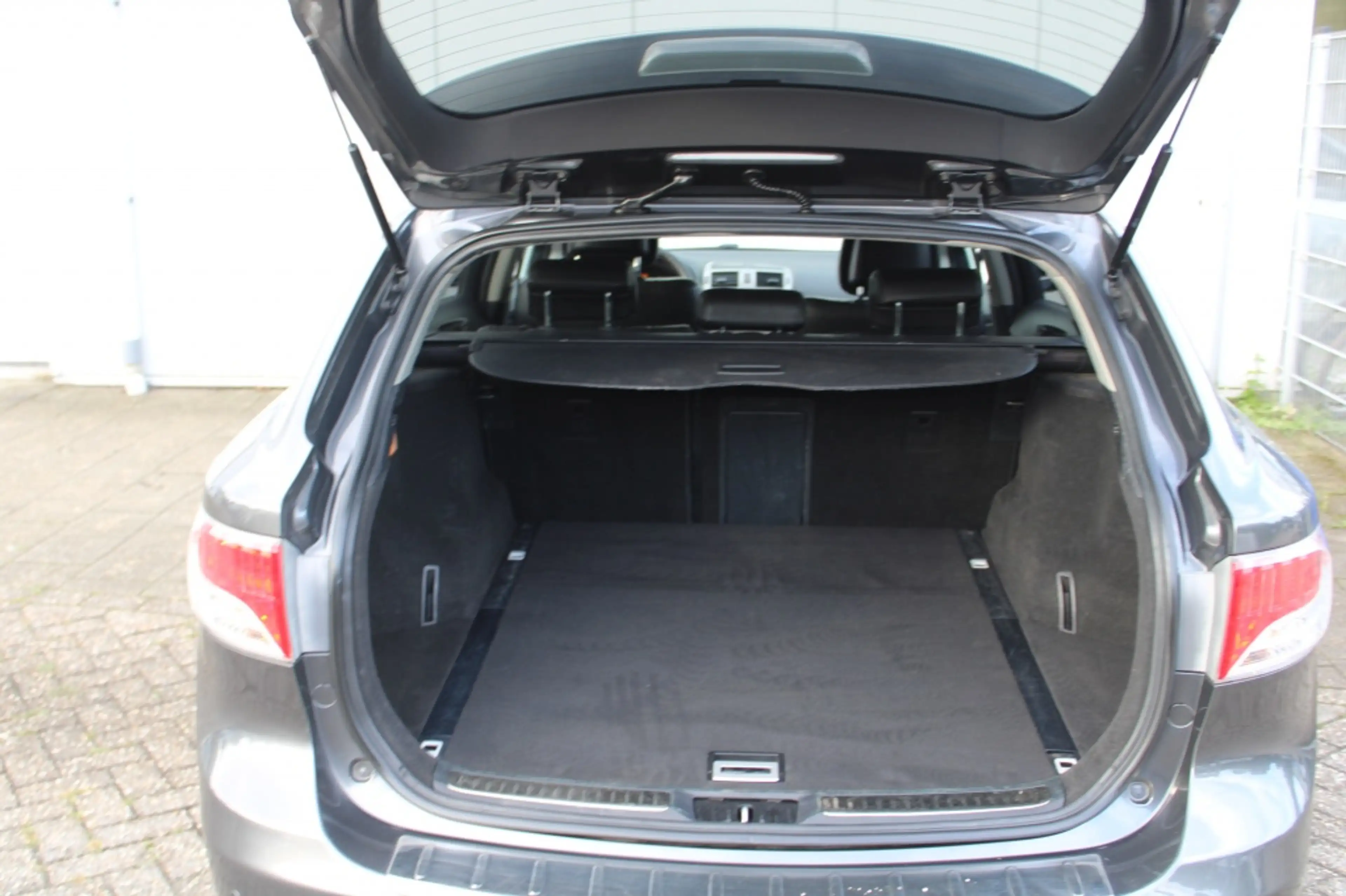 Toyota Avensis Wagon 2.0 VVTi Business — photo 22