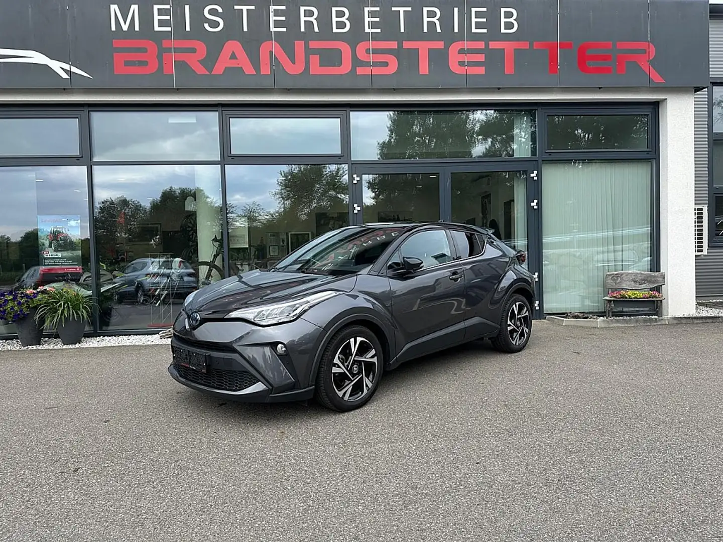 Toyota C-HR 1,8 Hybrid C-LUB CVT Grau - 1