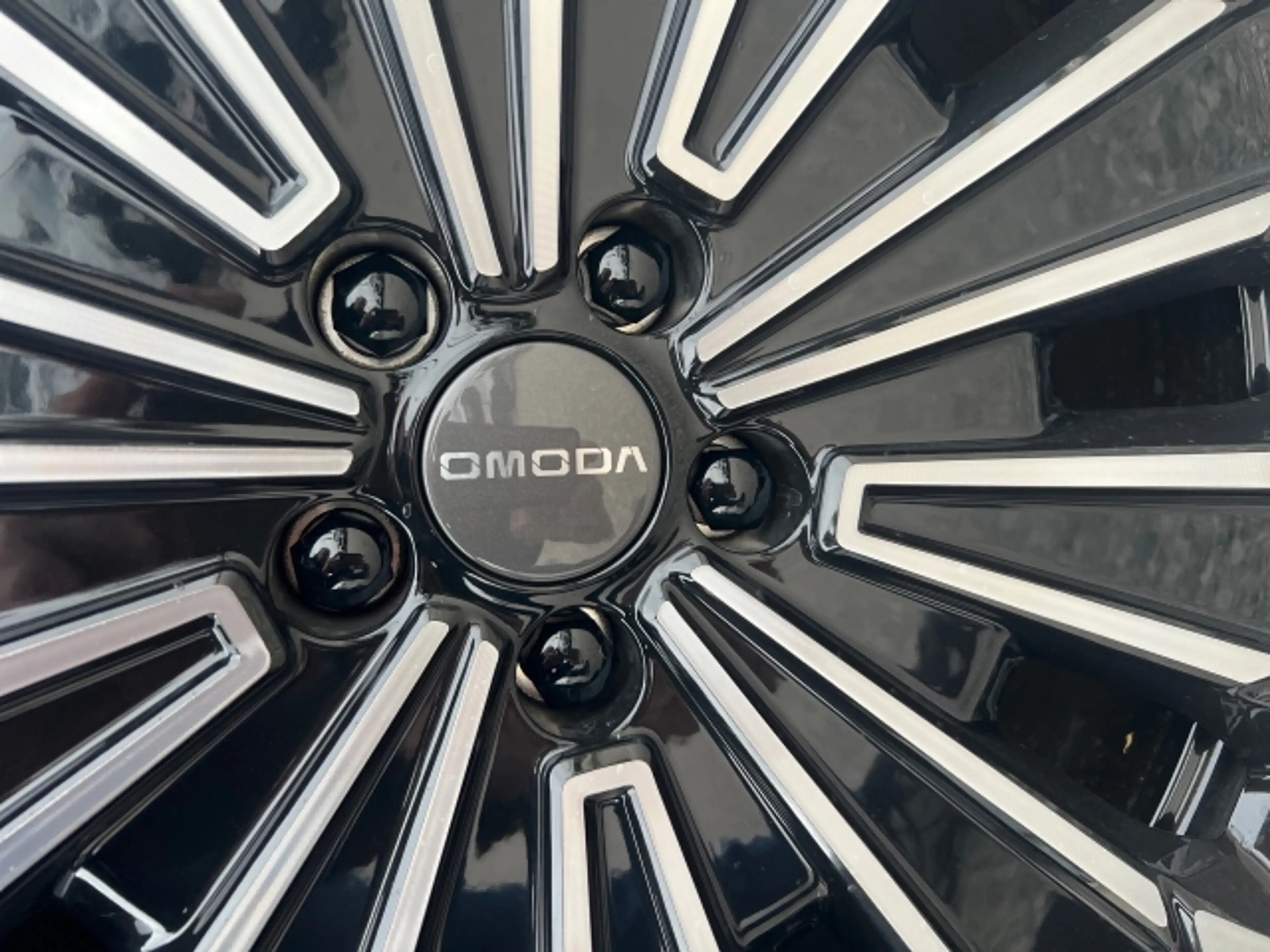 Omoda 9 Omoda 9 Plug-In Hybrid mit SHS und Allrad — photo 11