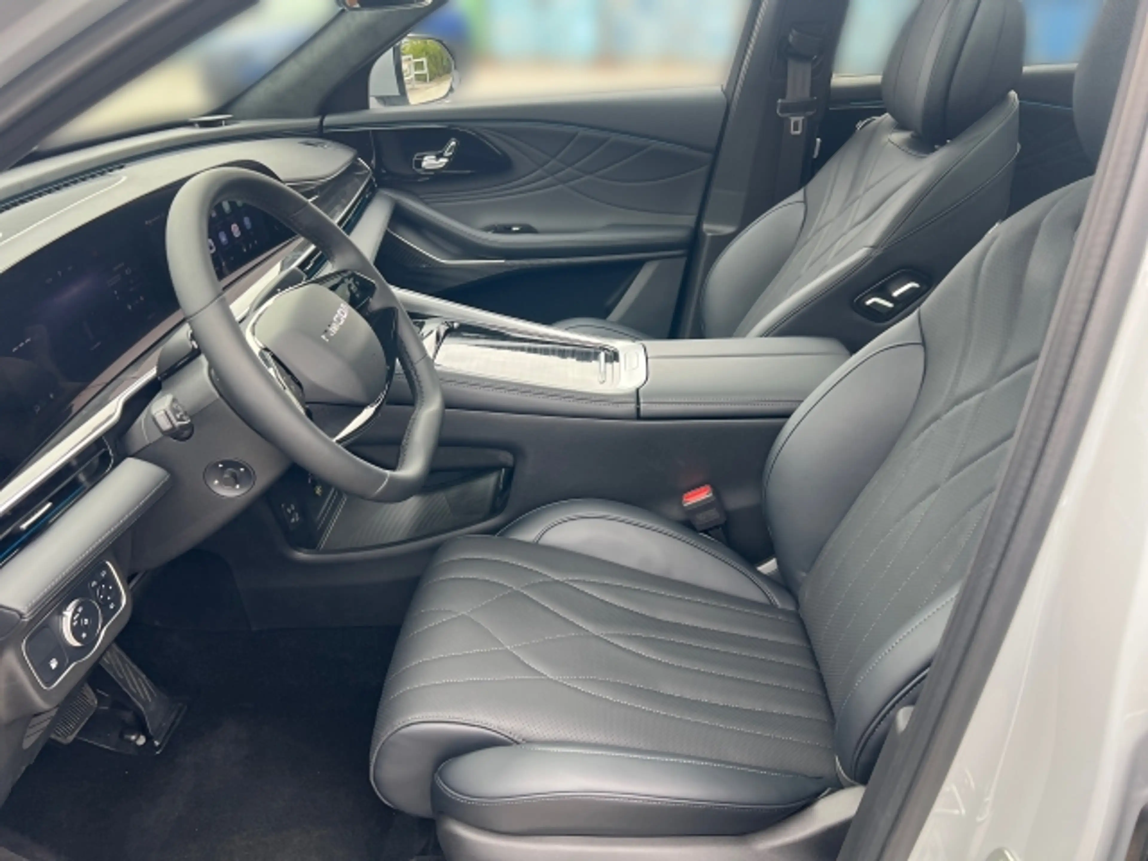 Omoda 9 Omoda 9 Plug-In Hybrid mit SHS und Allrad — photo 15