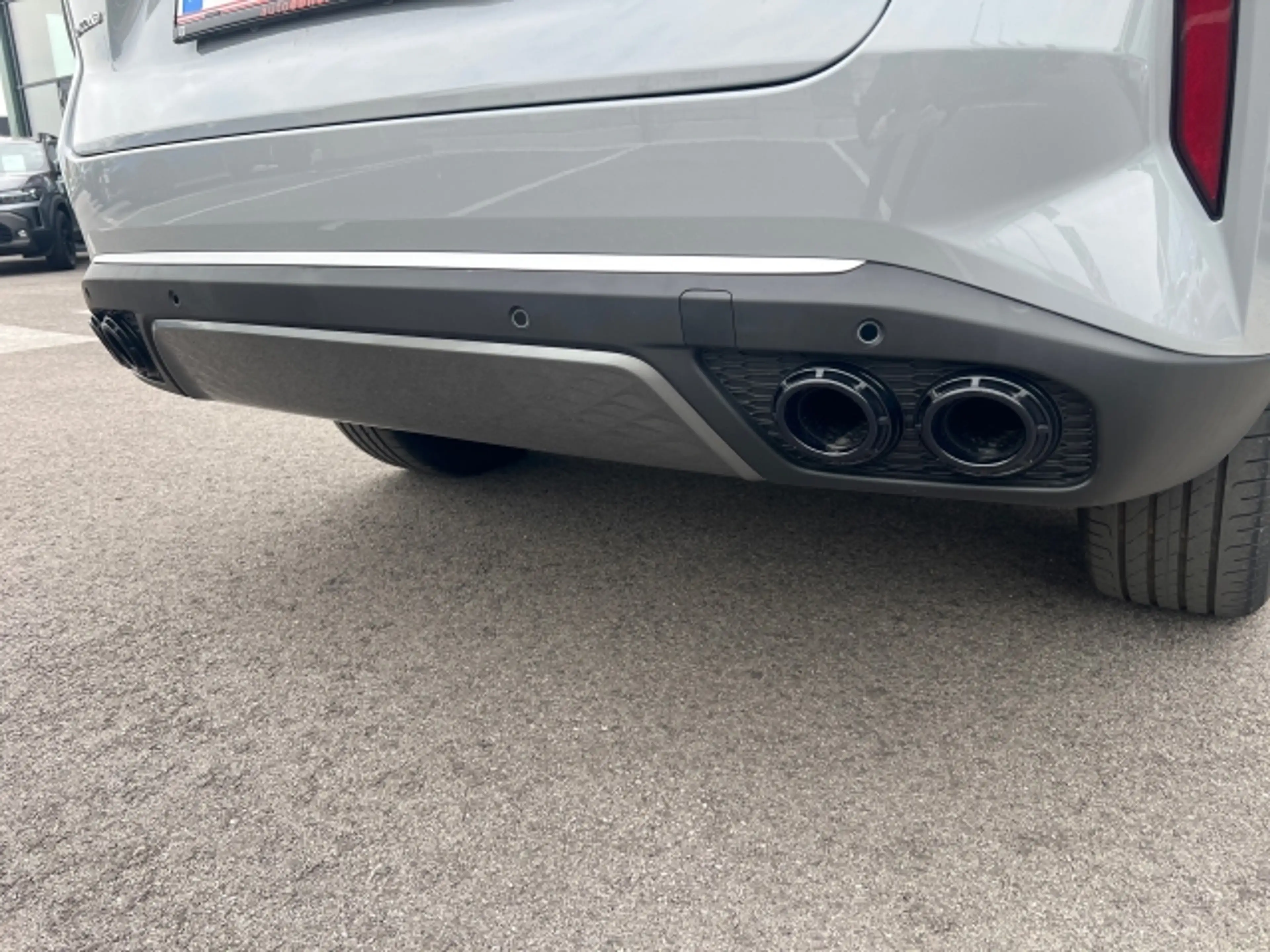 Omoda 9 Omoda 9 Plug-In Hybrid mit SHS und Allrad — photo 14