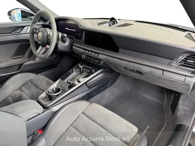Porsche 911 view 13