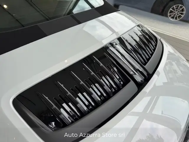 Porsche 911 view 6