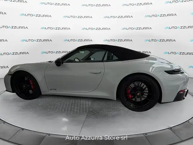 Porsche 911 view 2