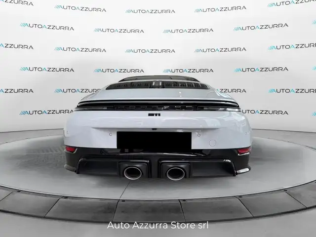 Porsche 911 view 3