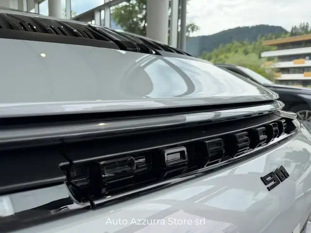 Porsche 911 view 7