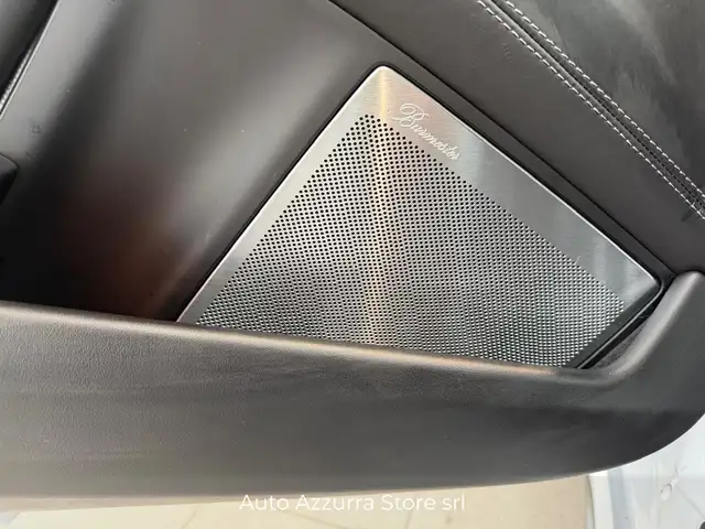 Porsche 911 view 9