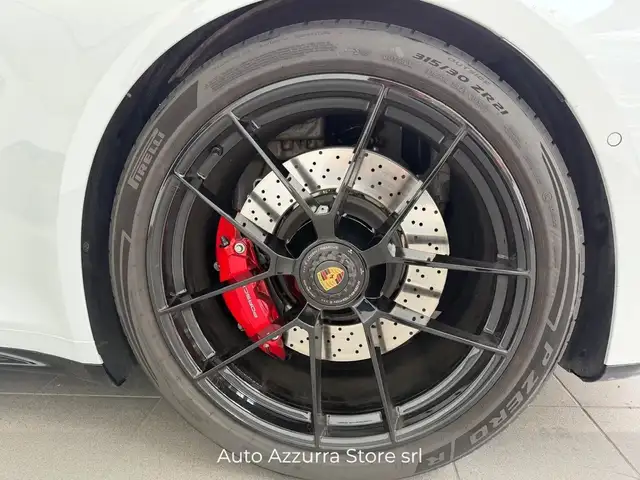 Porsche 911 view 5