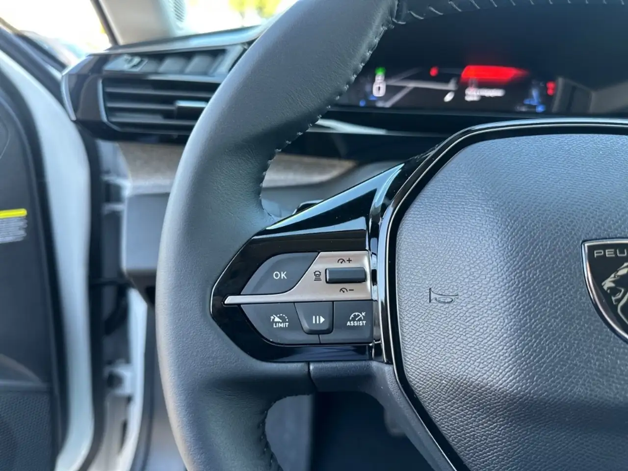 Peugeot 308 SW - Hybrid 136 e-DCS6 Allure 17