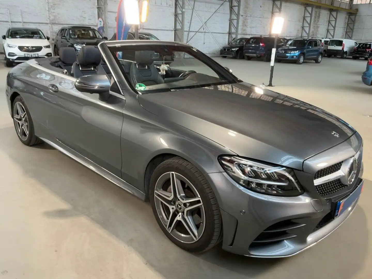 Mercedes-Benz C 180 CABRIO AMG LINE MBUX NAV SHZ AIRSCARF CAM Grau - 1