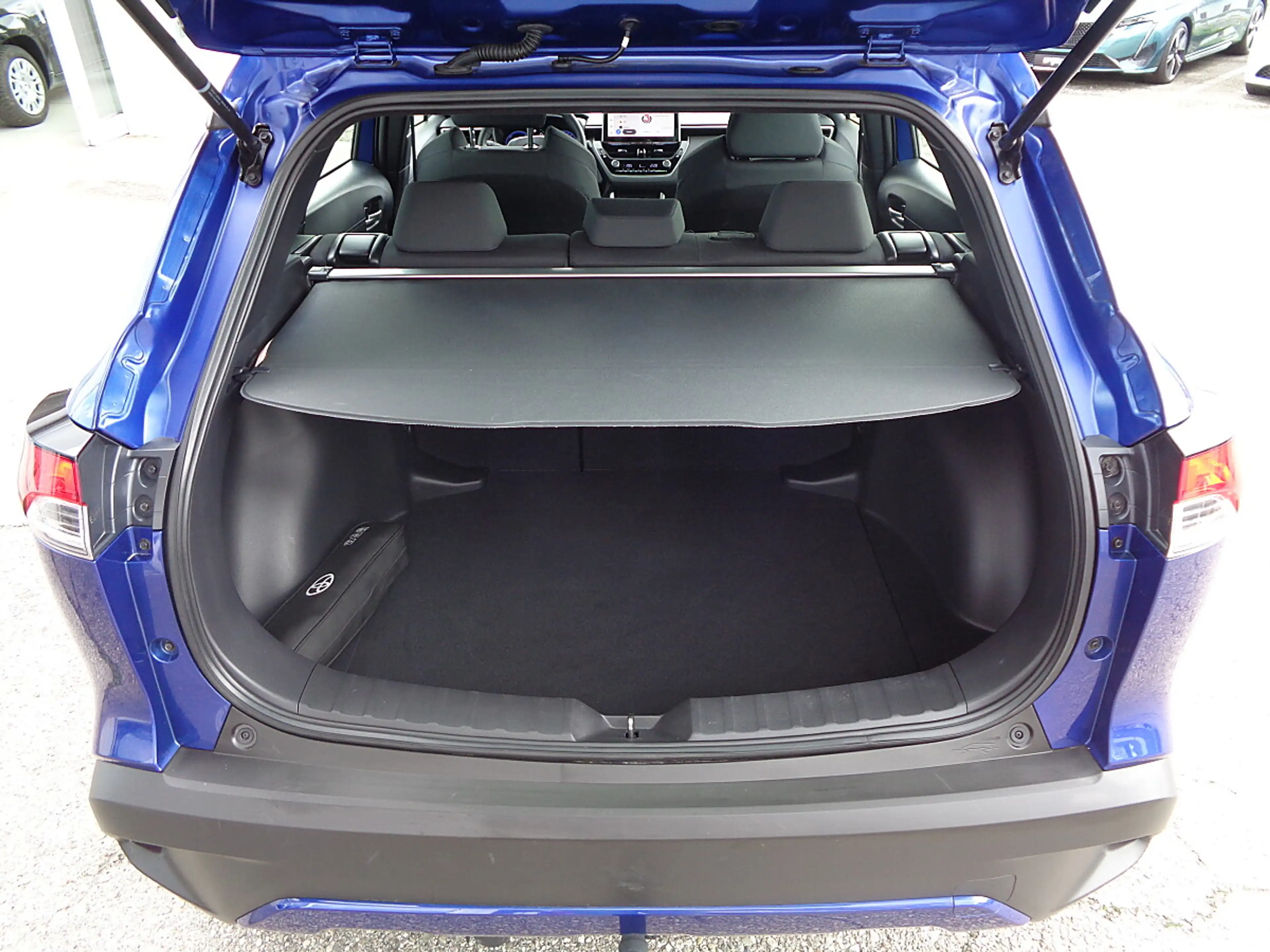 Toyota Corolla Cross 1,8 Hybrid Active 2WD - AHK- WSS BEHEIZBAR - LE... — photo 6