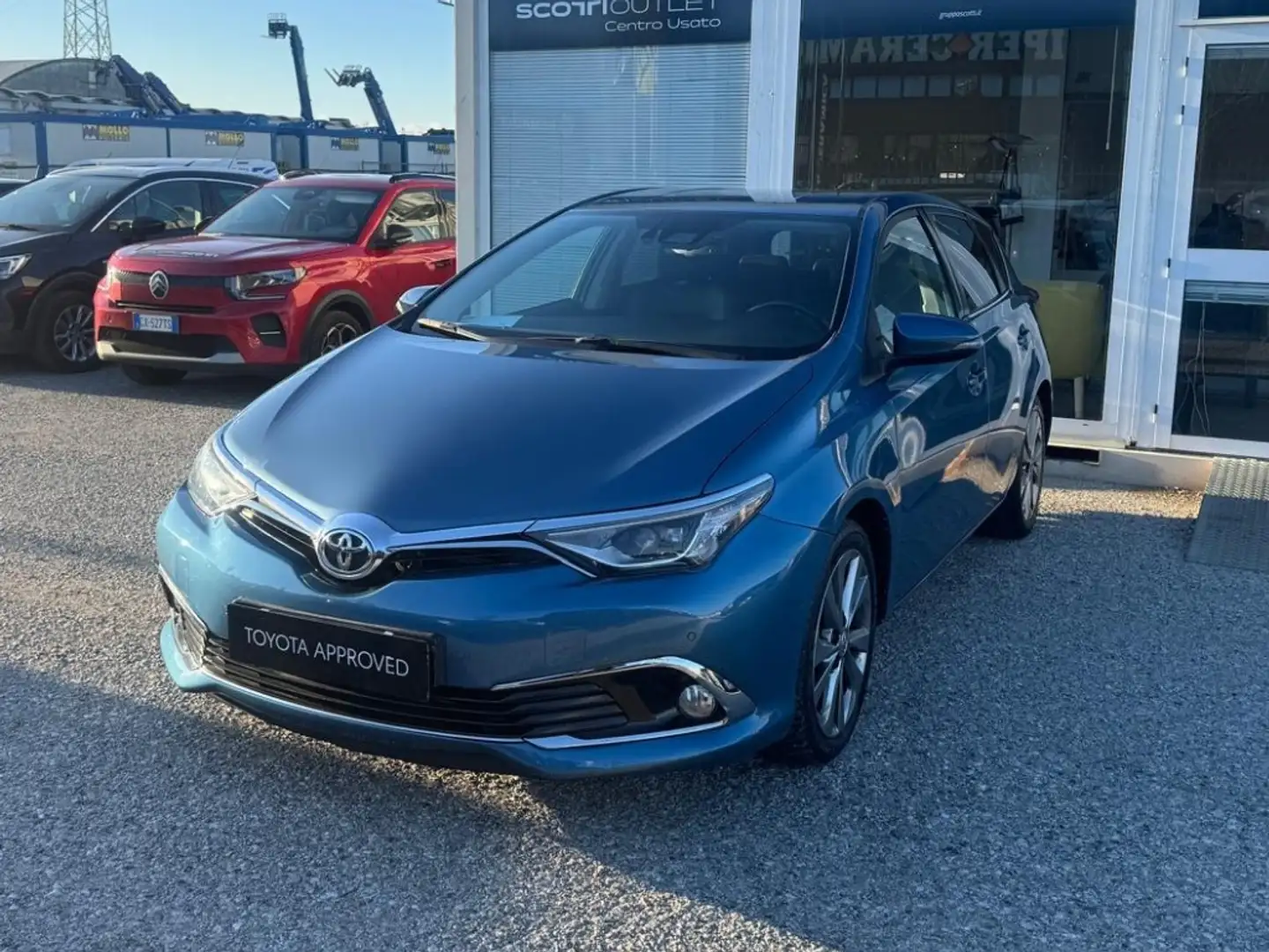 Toyota Auris 5 Porte 1.6 D-4D Lounge Blau - 1