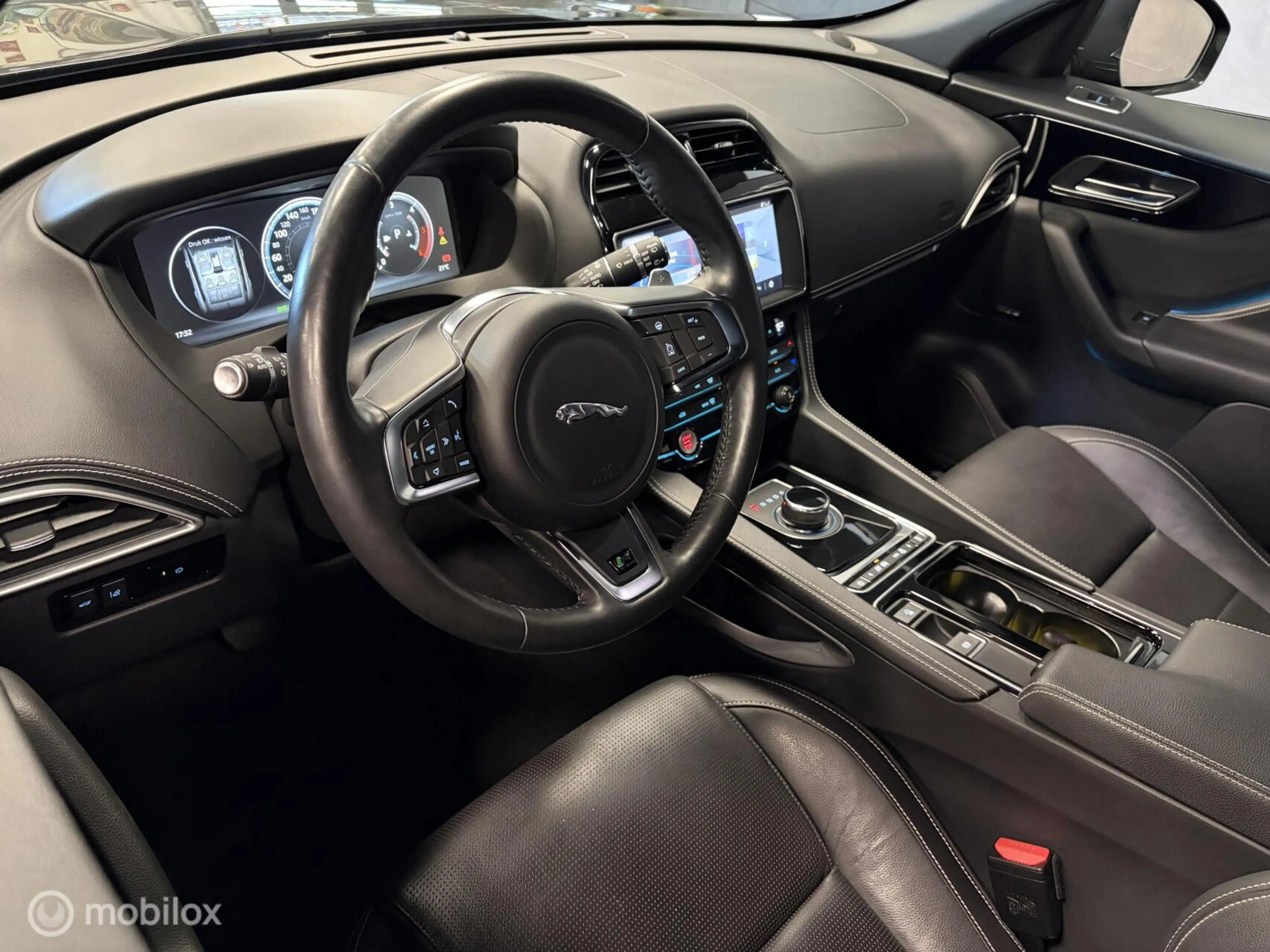 Jaguar F-Pace 2.0 R-Sport AWD LED / LEDER / MERIDIAN / PDC / NAV — photo 6