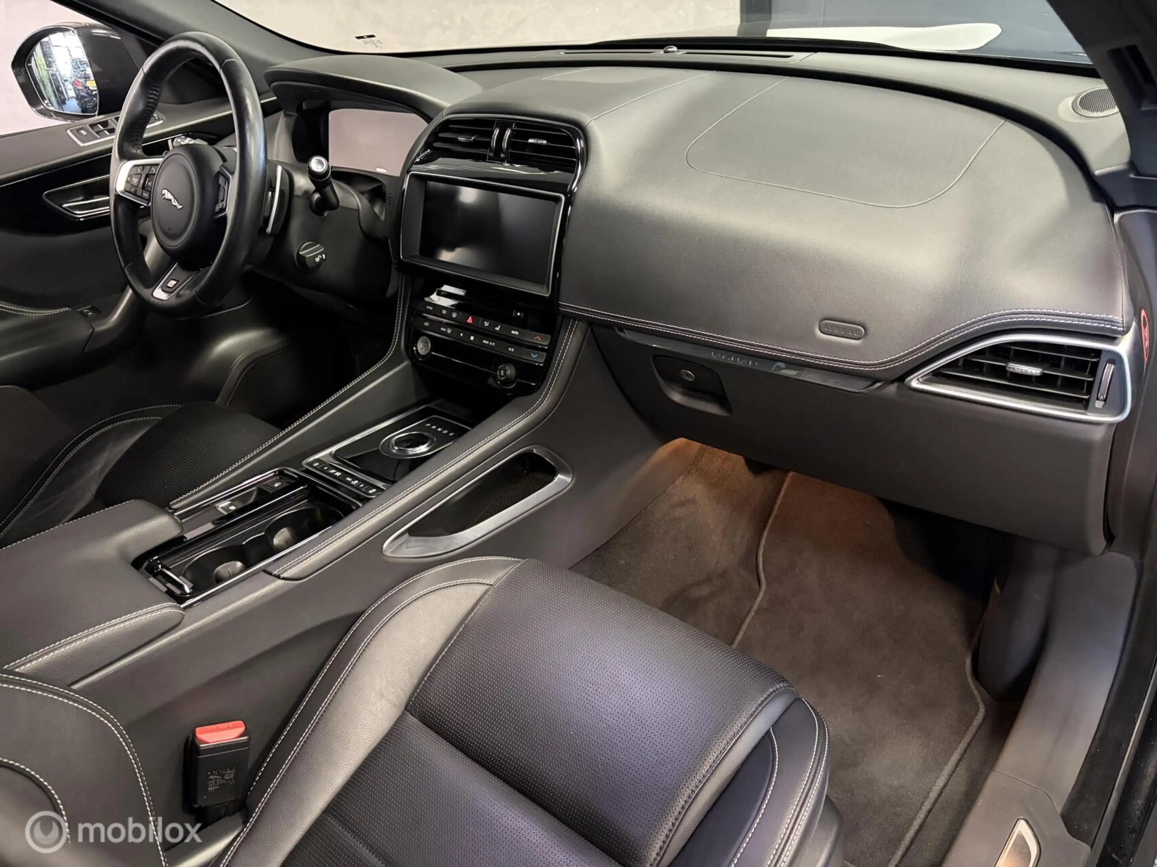 Jaguar F-Pace 2.0 R-Sport AWD LED / LEDER / MERIDIAN / PDC / NAV — photo 14