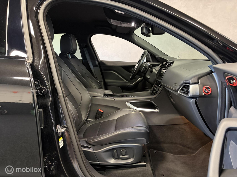 Jaguar F-Pace 2.0 R-Sport AWD LED / LEDER / MERIDIAN / PDC / NAV — photo 13