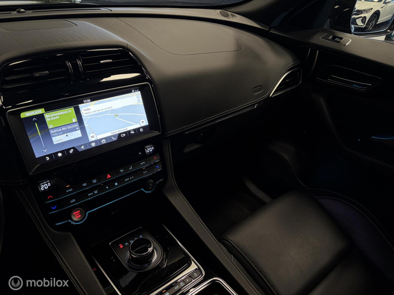 Jaguar F-Pace 2.0 R-Sport AWD LED / LEDER / MERIDIAN / PDC / NAV — photo 7
