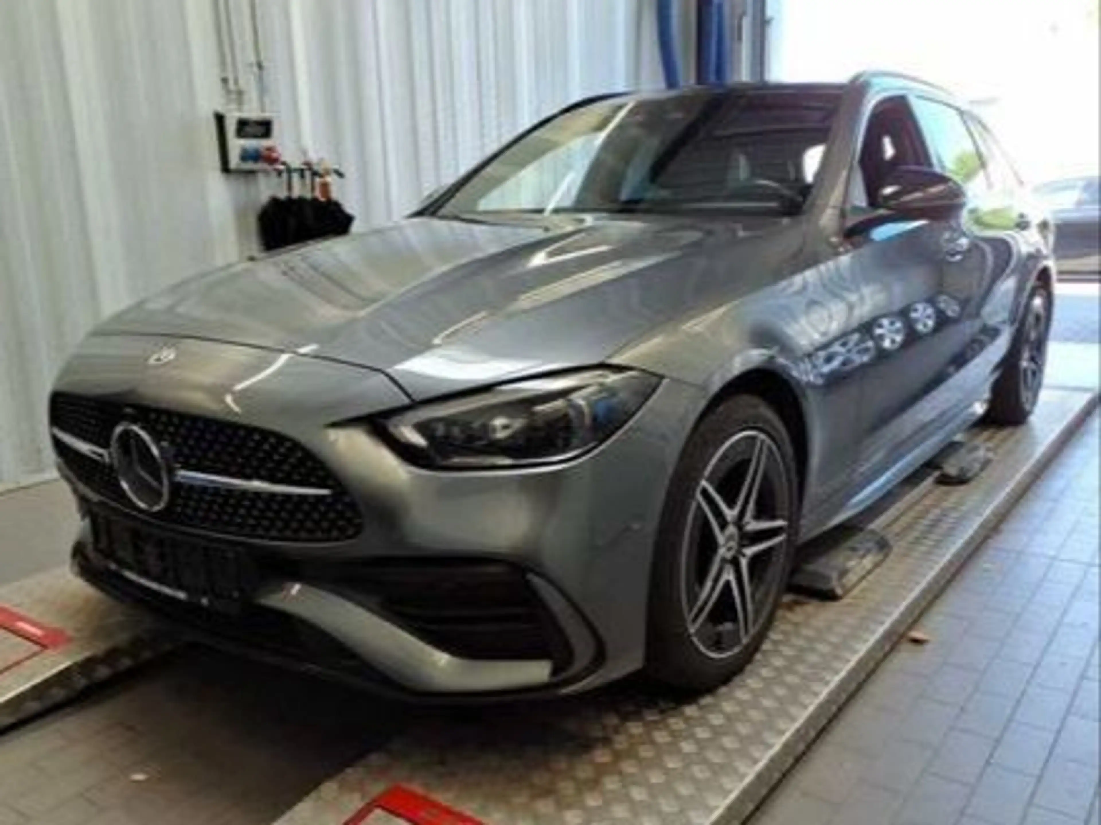 Mercedes-Benz C 300 e T AMG Line | Panorama | Distronic | AHK
