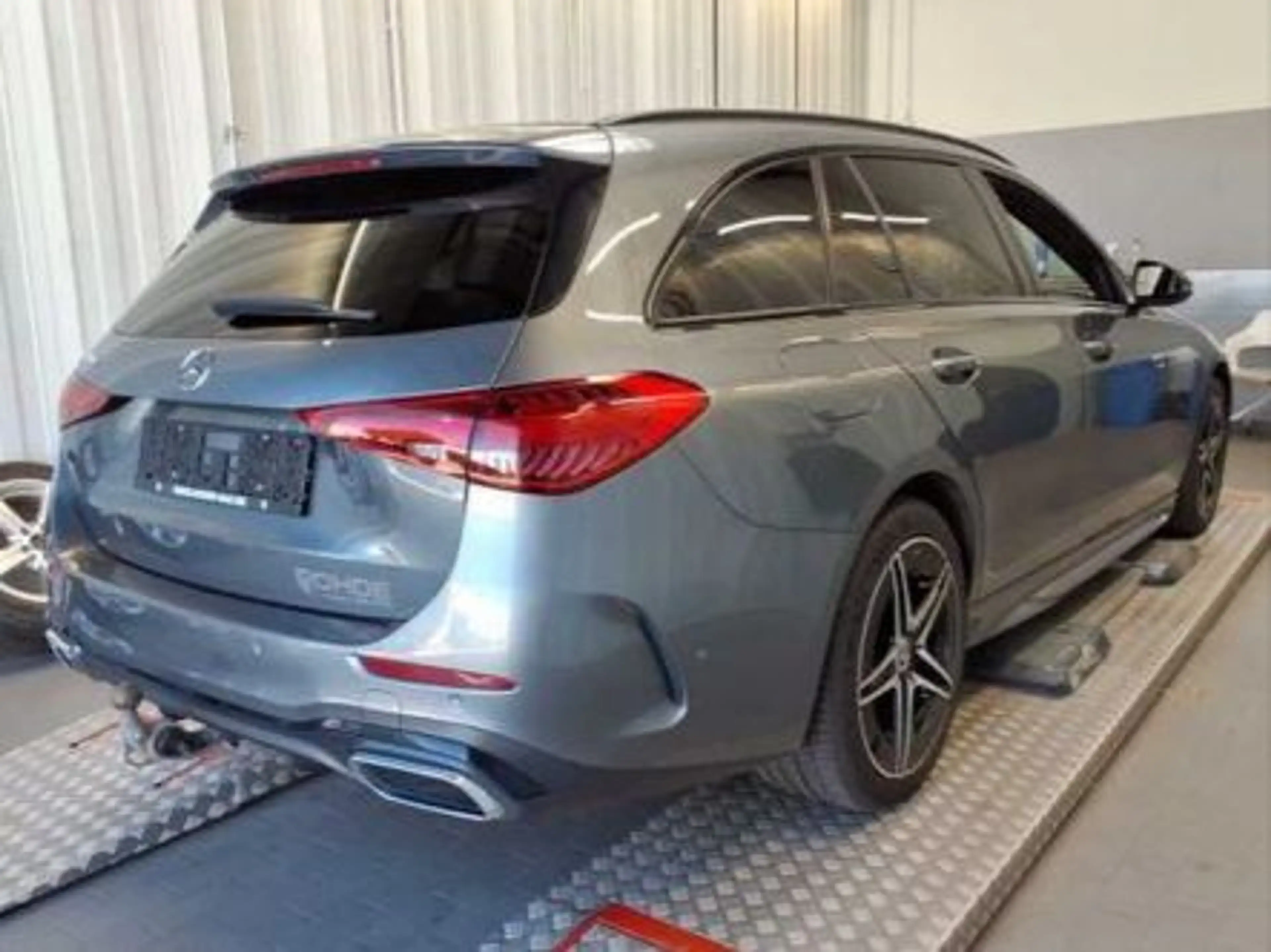 Mercedes-Benz C 300 e T AMG Line | Panorama | Distronic | AHK — photo 4