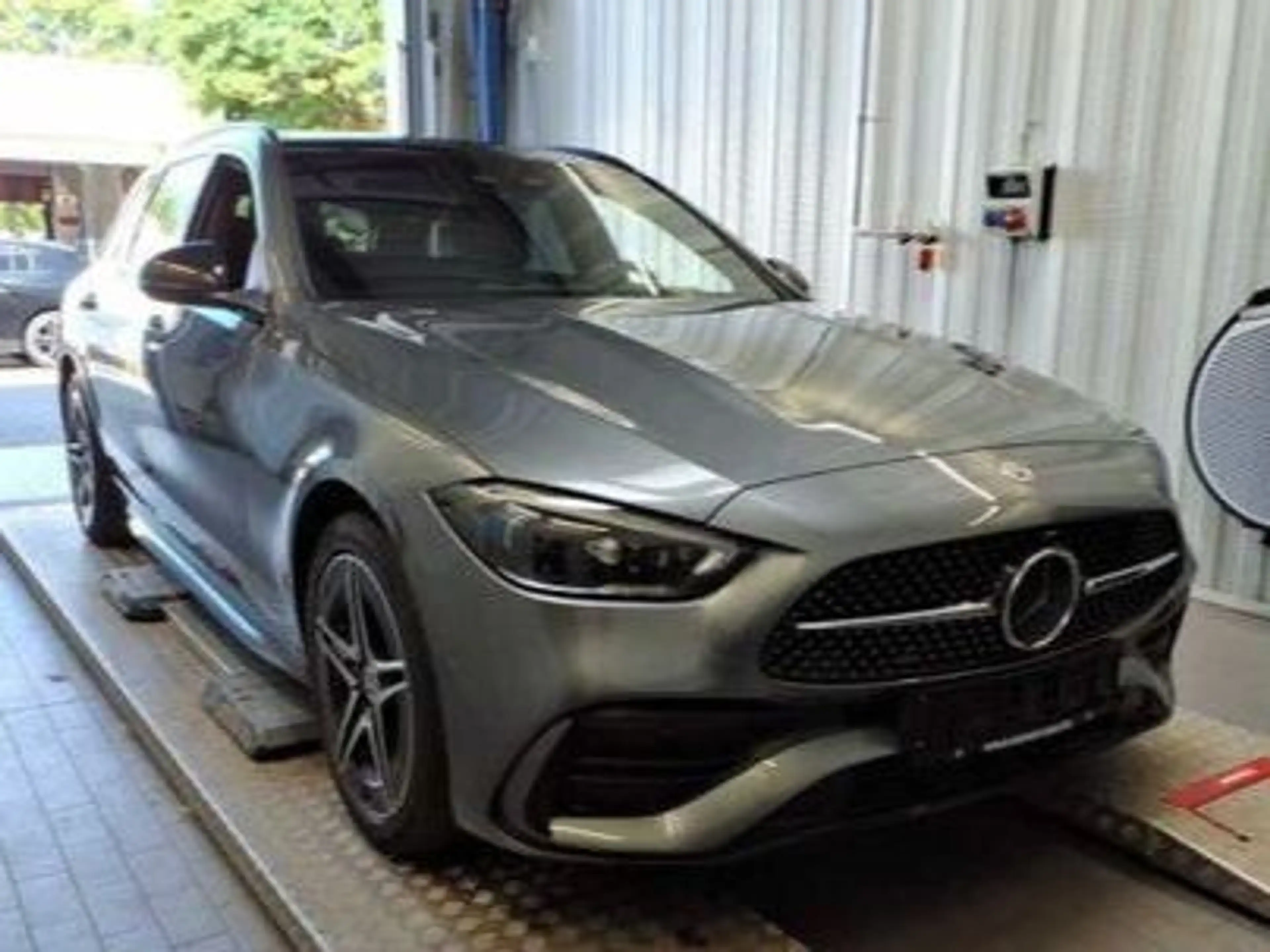 Mercedes-Benz C 300 e T AMG Line | Panorama | Distronic | AHK — photo 2