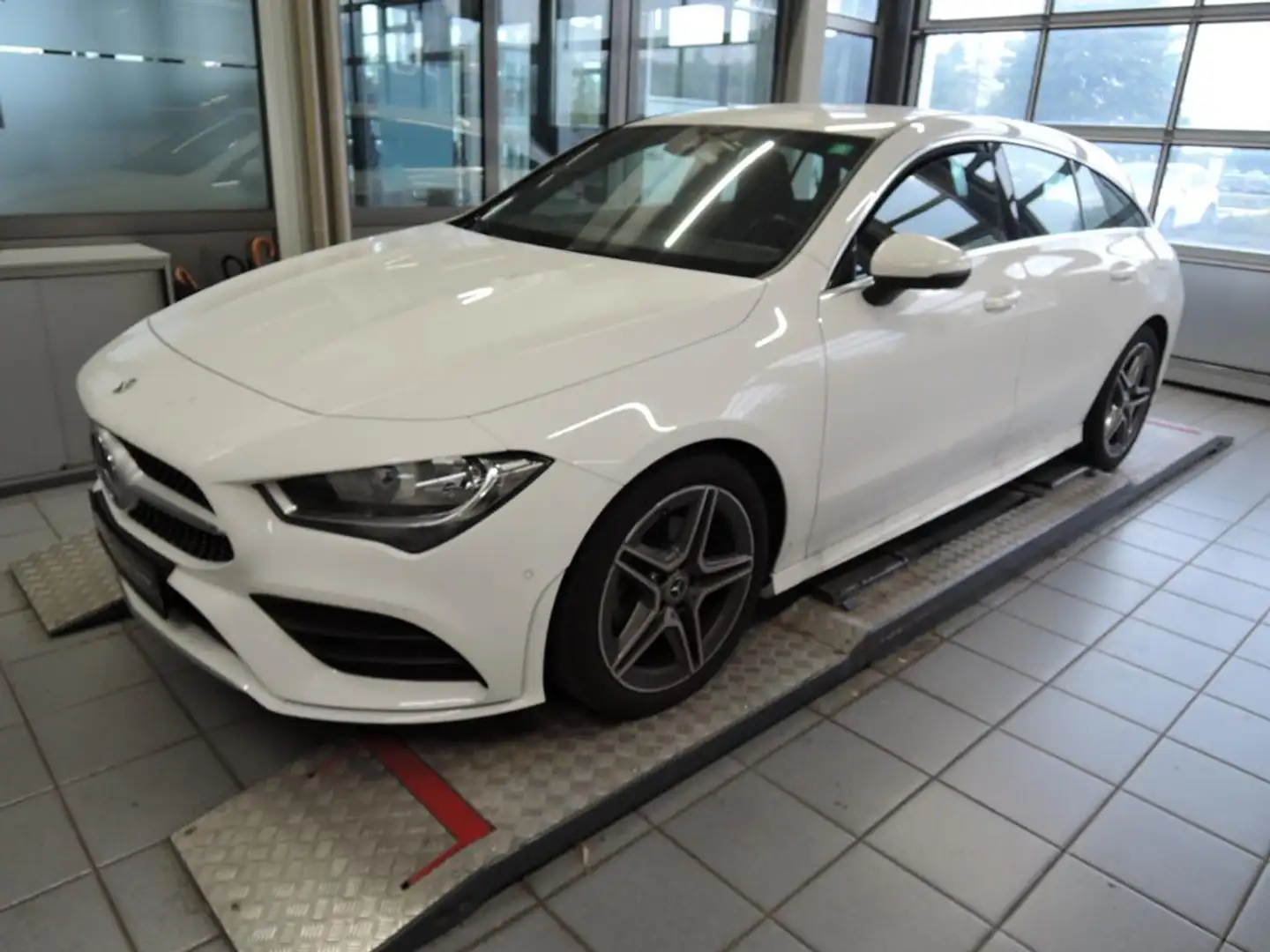 Mercedes-Benz CLA 200 d SB AMG/Kamera/MBUX/DAB/Apple-CarPlay/ Weiß - 1