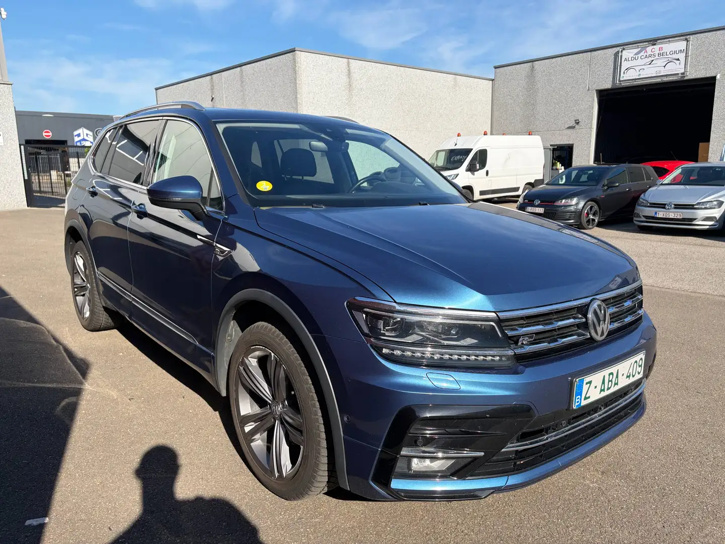 VOLKSWAGEN Tiguan