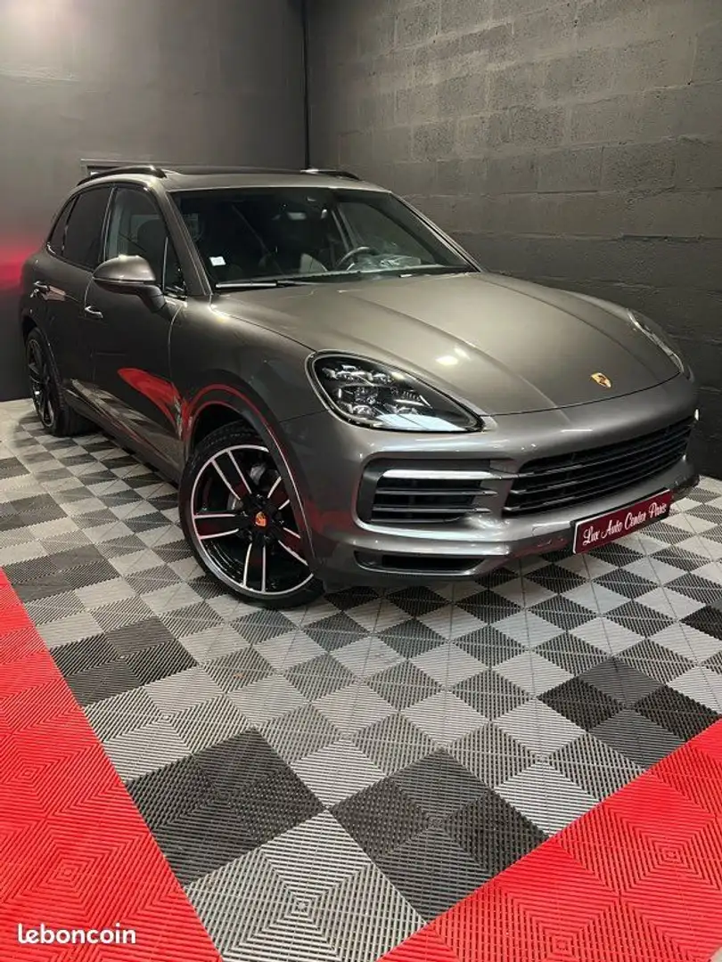 Porsche Cayenne - 1