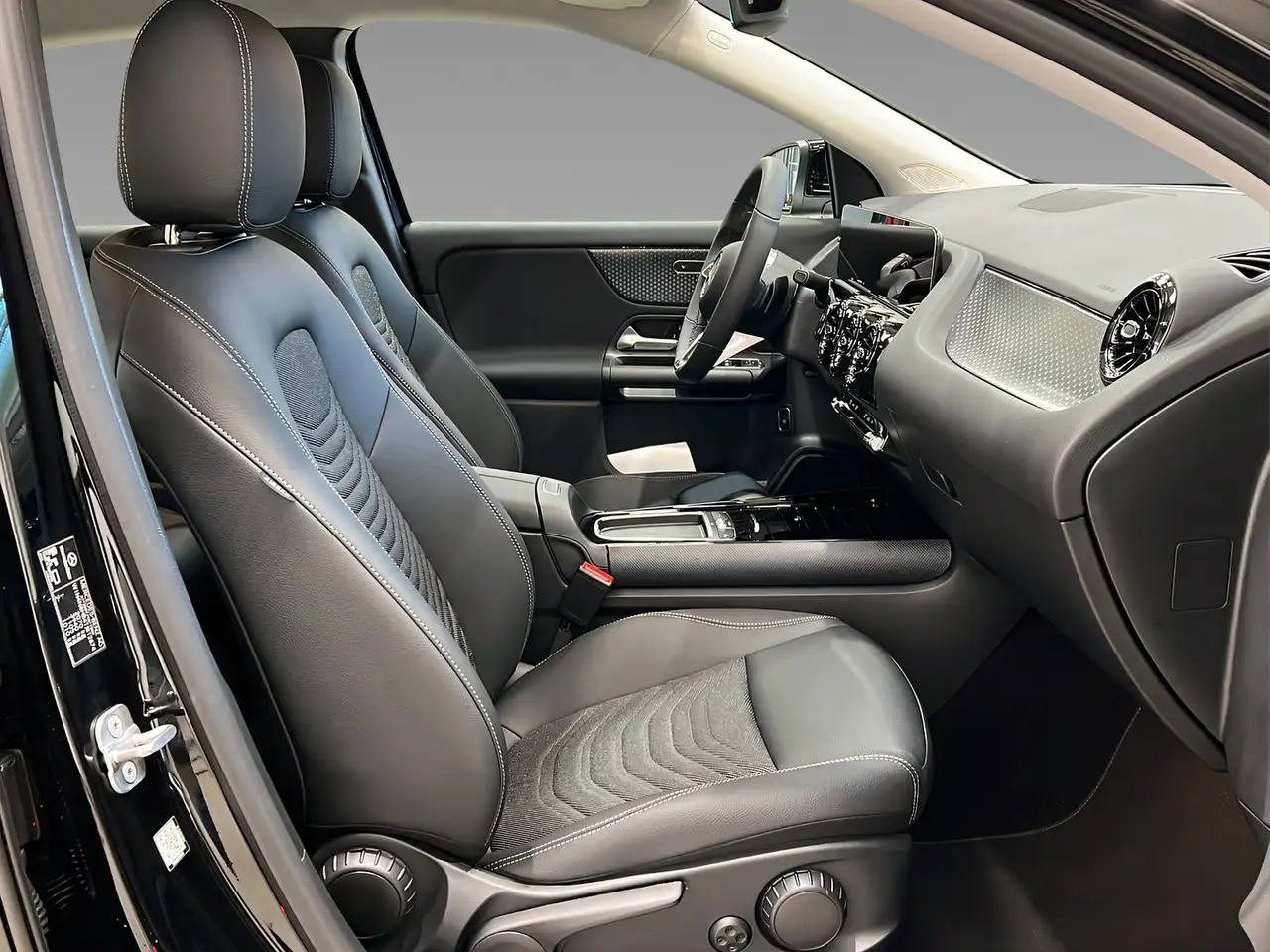 Mercedes-Benz GLA 200 LED+MBUX+PARKTRONIC+Kamera+DAB+AHK 14