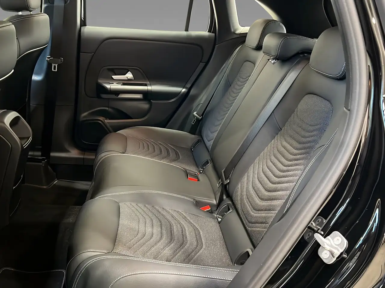 Mercedes-Benz GLA 200 LED+MBUX+PARKTRONIC+Kamera+DAB+AHK 9